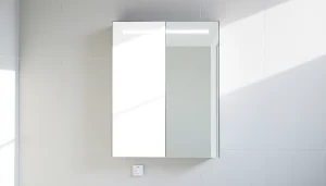 Benutzerfreundlicher sonni Spiegelschrank mit LED-Beleuchtung und elegantem Design im Badezimmer.